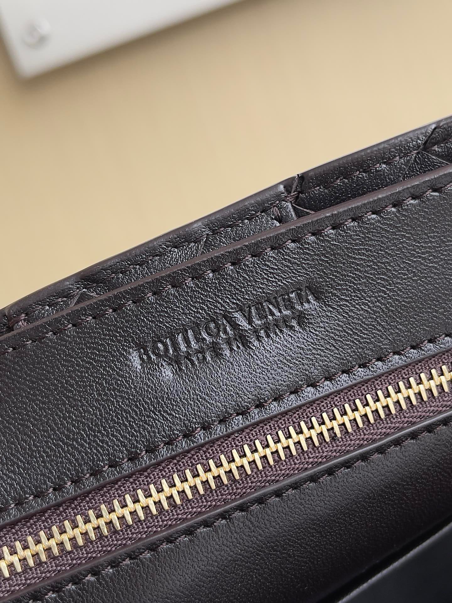 Bottega Veneta Small Andiamo Bag 743568 Lambskin Coffee