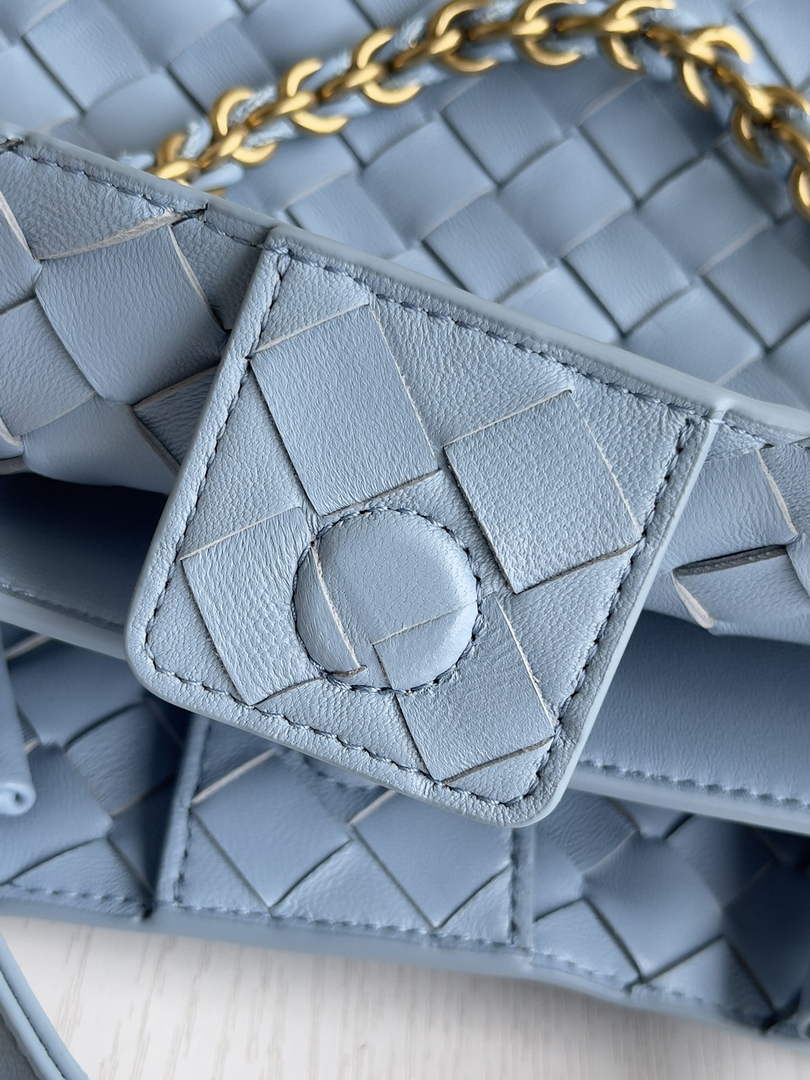 Bottega Veneta Small Andiamo Chain 786008 Lambskin Blue