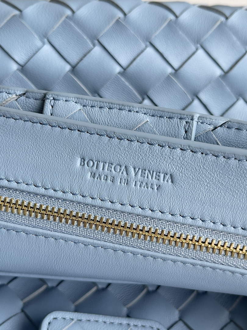 Bottega Veneta Small Andiamo Chain 786008 Lambskin Blue
