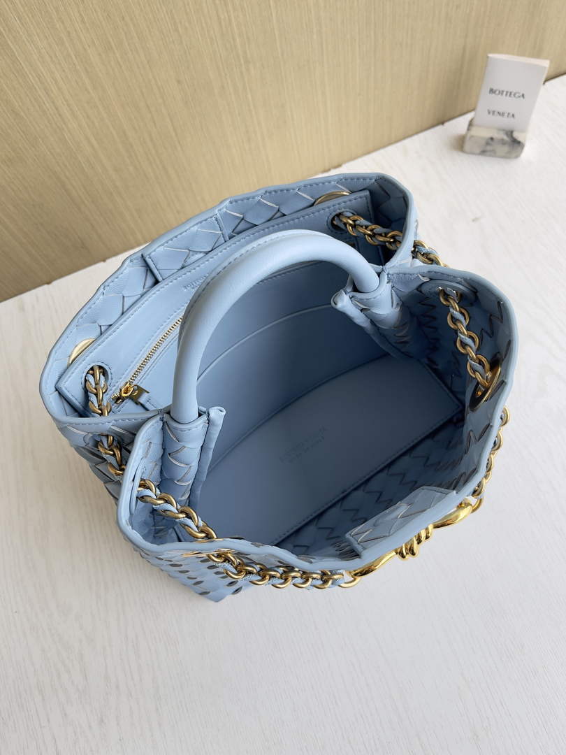 Bottega Veneta Small Andiamo Chain 786008 Lambskin Blue