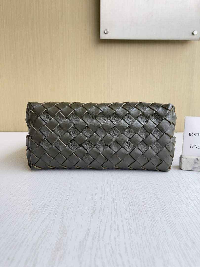 Bottega Veneta Small Andiamo Chain 786008 Lambskin Dark Green