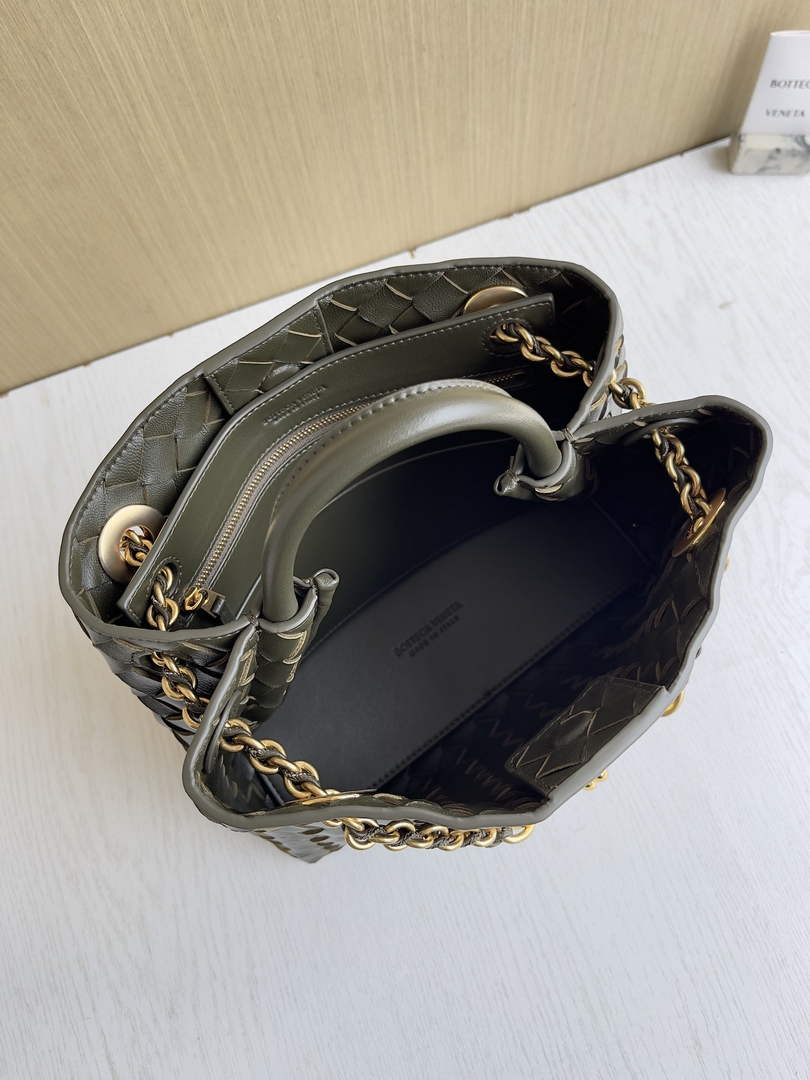 Bottega Veneta Small Andiamo Chain 786008 Lambskin Dark Green