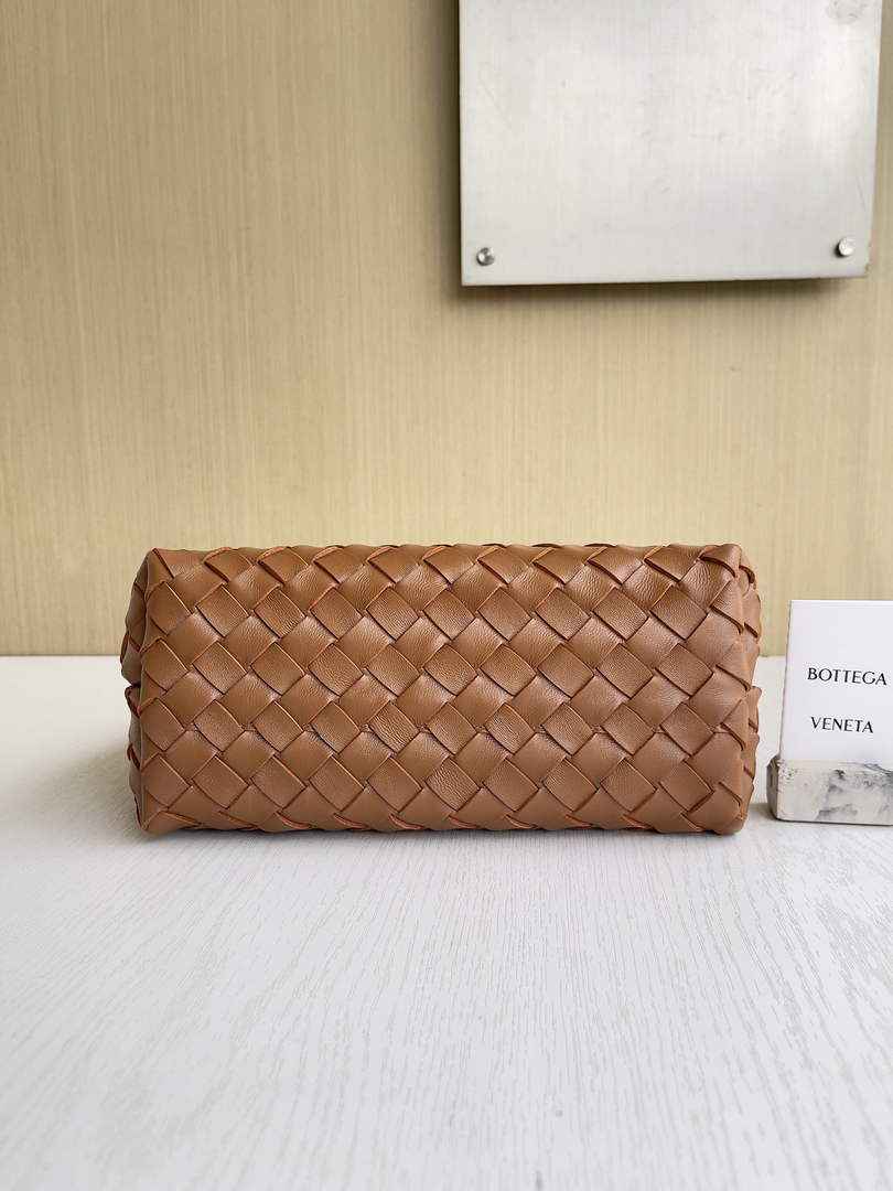 Bottega Veneta Small Andiamo Chain 786008 Lambskin Brown