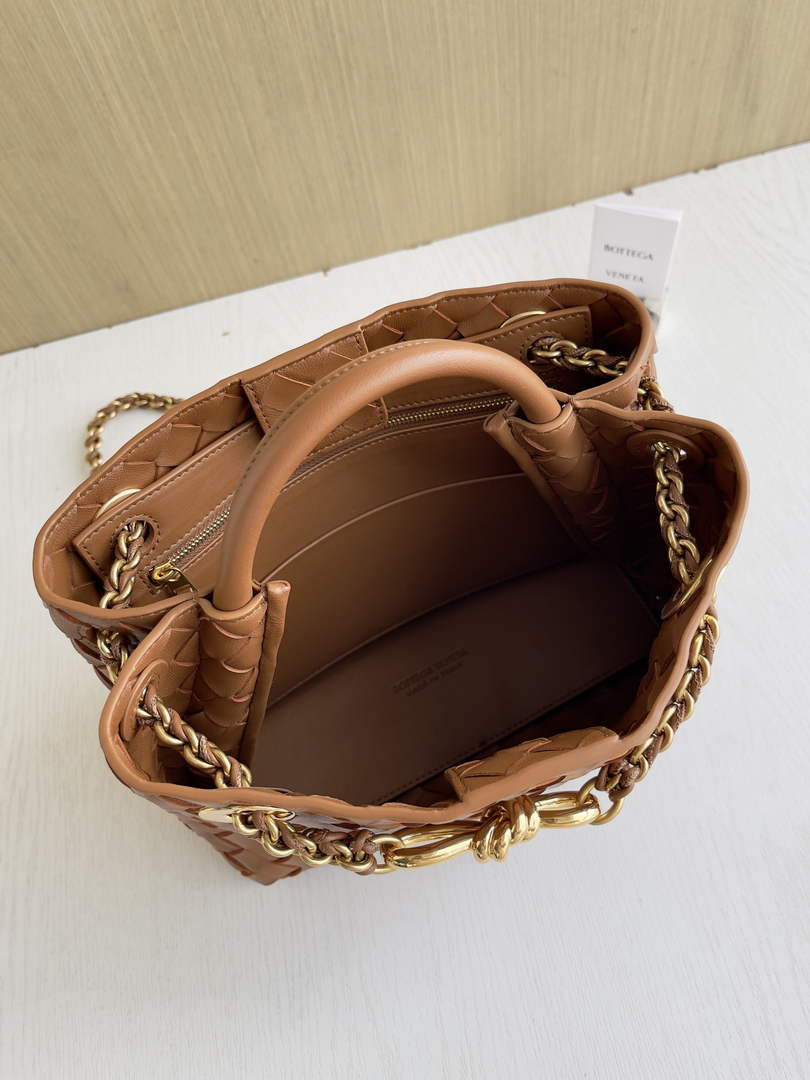 Bottega Veneta Small Andiamo Chain 786008 Lambskin Brown