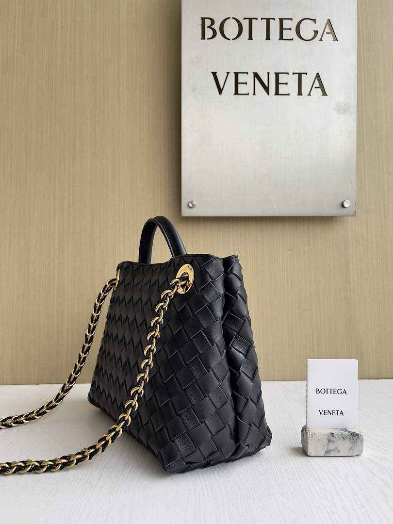 Bottega Veneta Small Andiamo Chain 786008 Lambskin Black