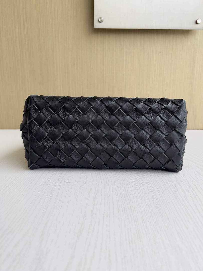 Bottega Veneta Small Andiamo Chain 786008 Lambskin Black
