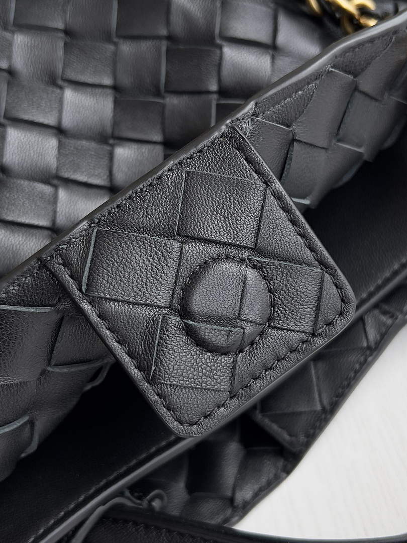 Bottega Veneta Small Andiamo Chain 786008 Lambskin Black