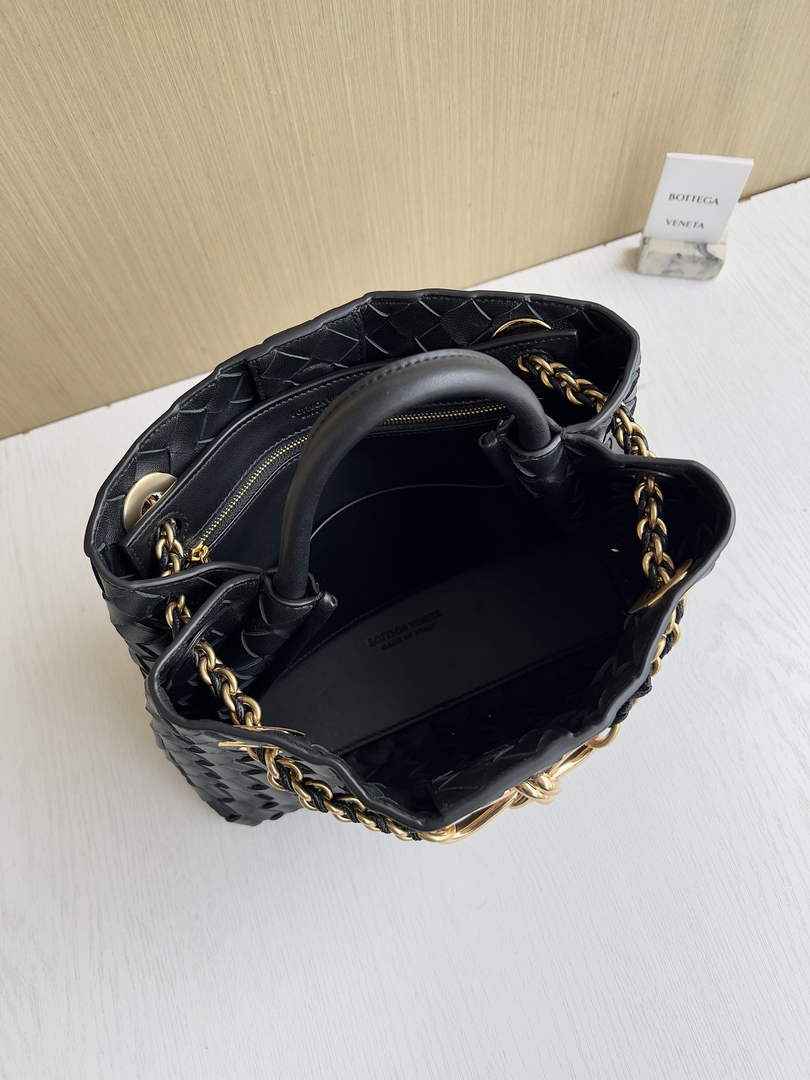 Bottega Veneta Small Andiamo Chain 786008 Lambskin Black