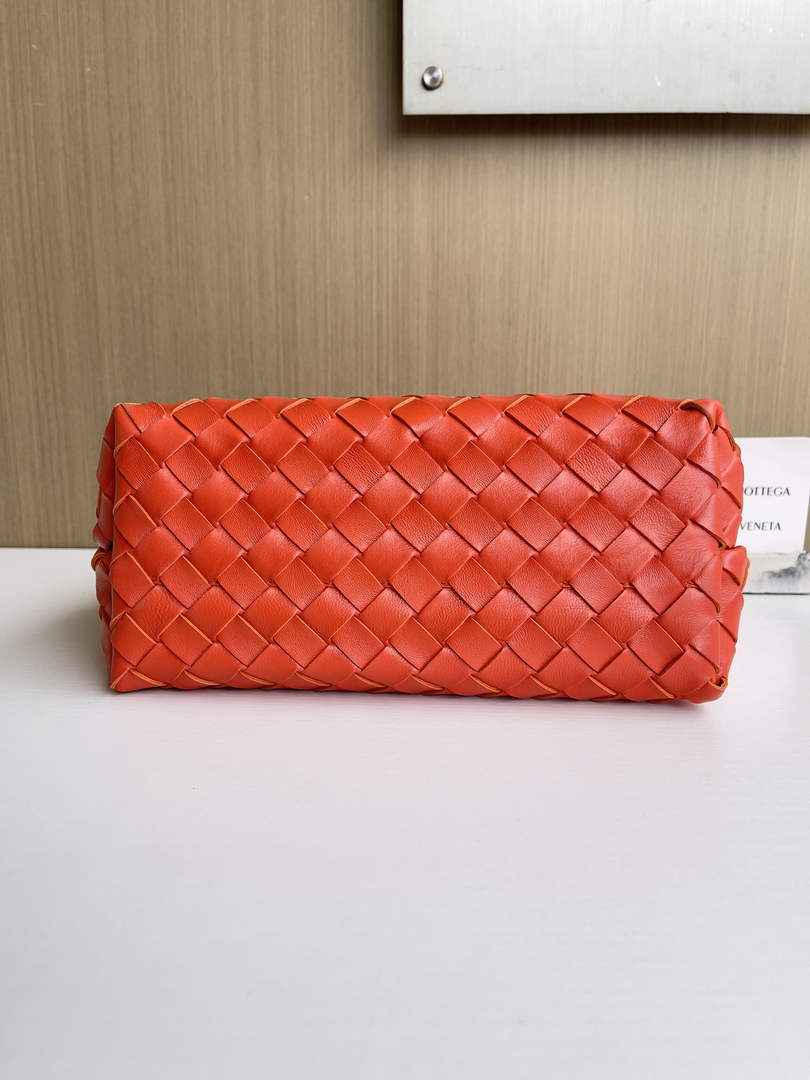 Bottega Veneta Small Andiamo Chain 786008 Lambskin Orange