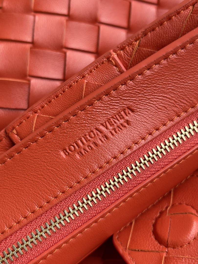 Bottega Veneta Small Andiamo Chain 786008 Lambskin Orange