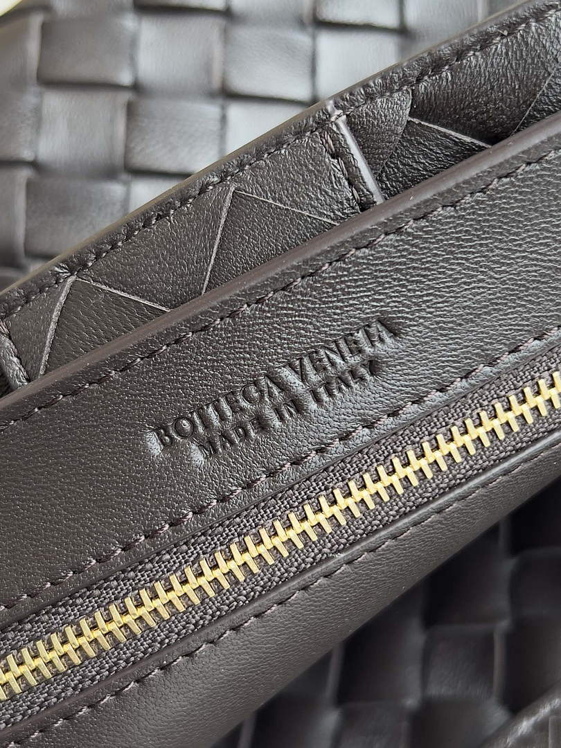 Bottega Veneta Small Andiamo Chain 786008 Lambskin Coffee