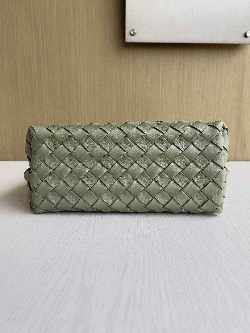 Bottega Veneta Small Andiamo Chain 786008 Lambskin Green