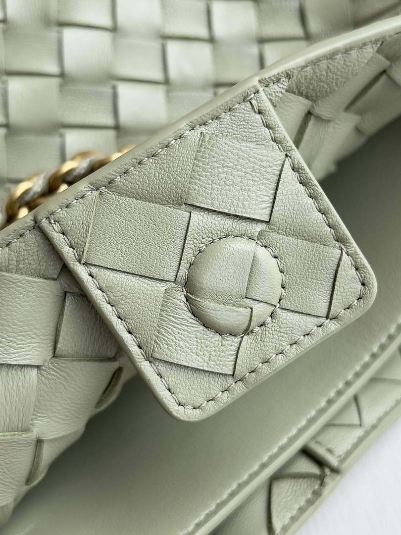 Bottega Veneta Small Andiamo Chain 786008 Lambskin Green