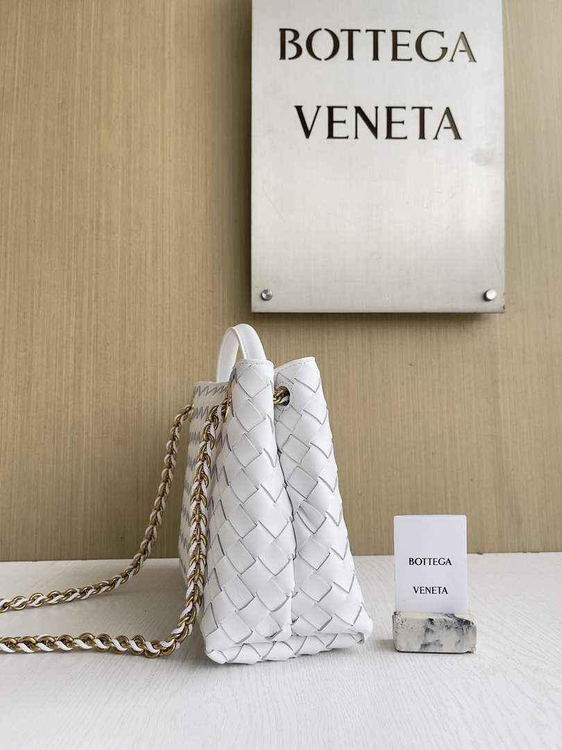 Bottega Veneta Small Andiamo Chain 786008 Lambskin White