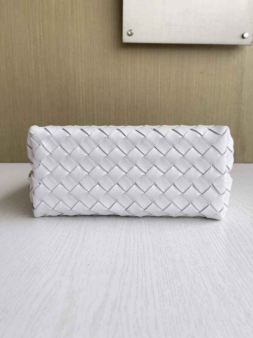 Bottega Veneta Small Andiamo Chain 786008 Lambskin White