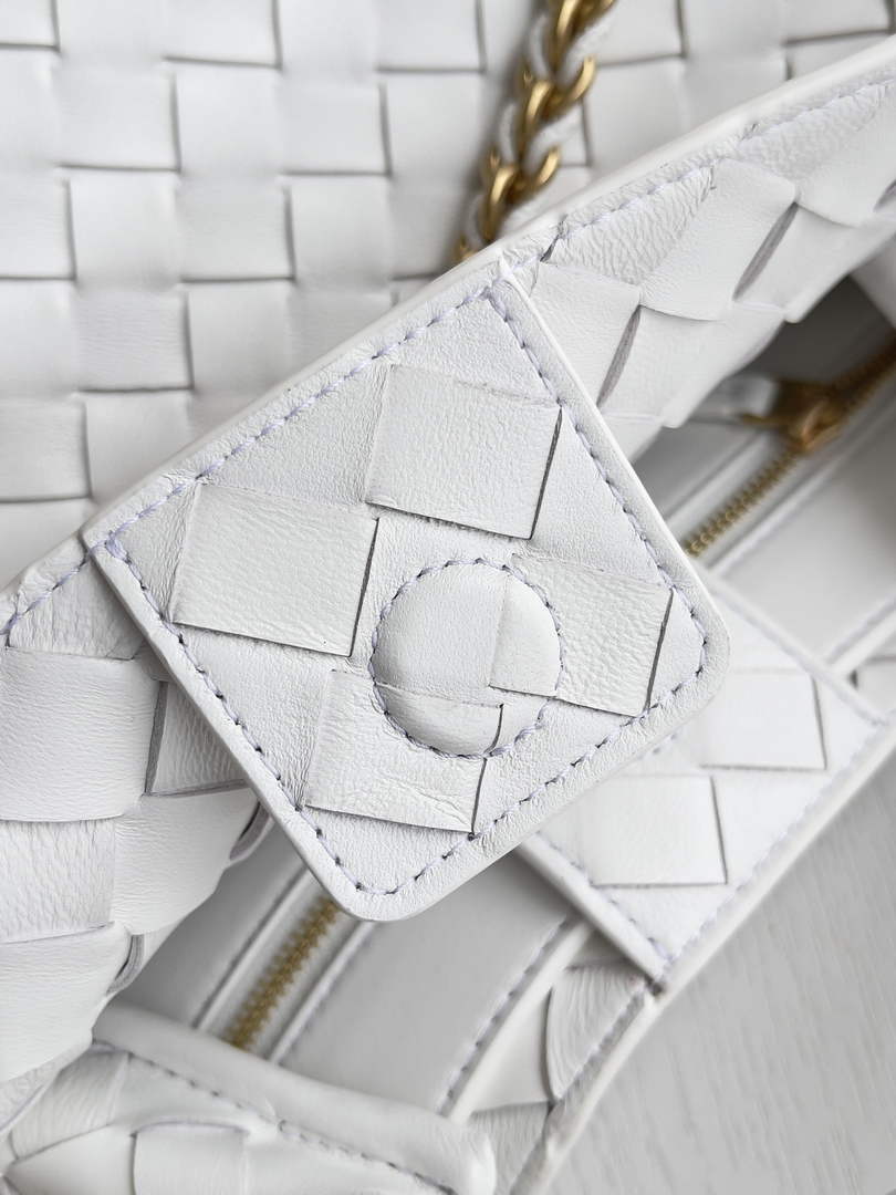 Bottega Veneta Small Andiamo Chain 786008 Lambskin White