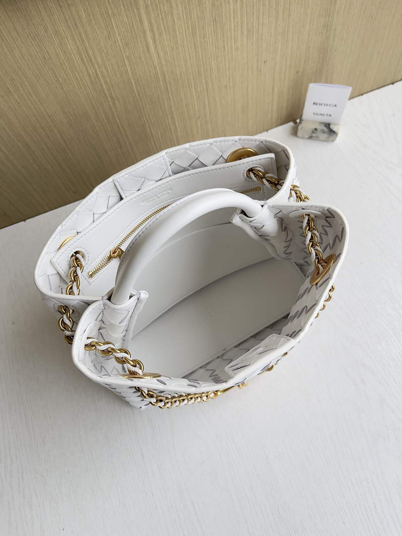Bottega Veneta Small Andiamo Chain 786008 Lambskin White
