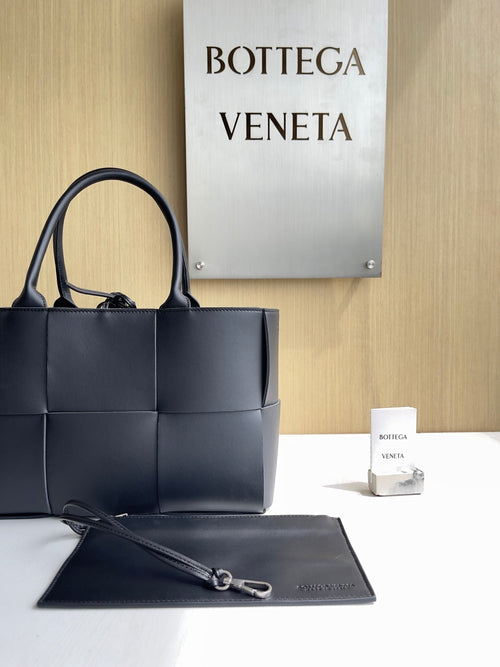 Bottega Veneta Small Arco Tote Bag 652867 Calfskin Black