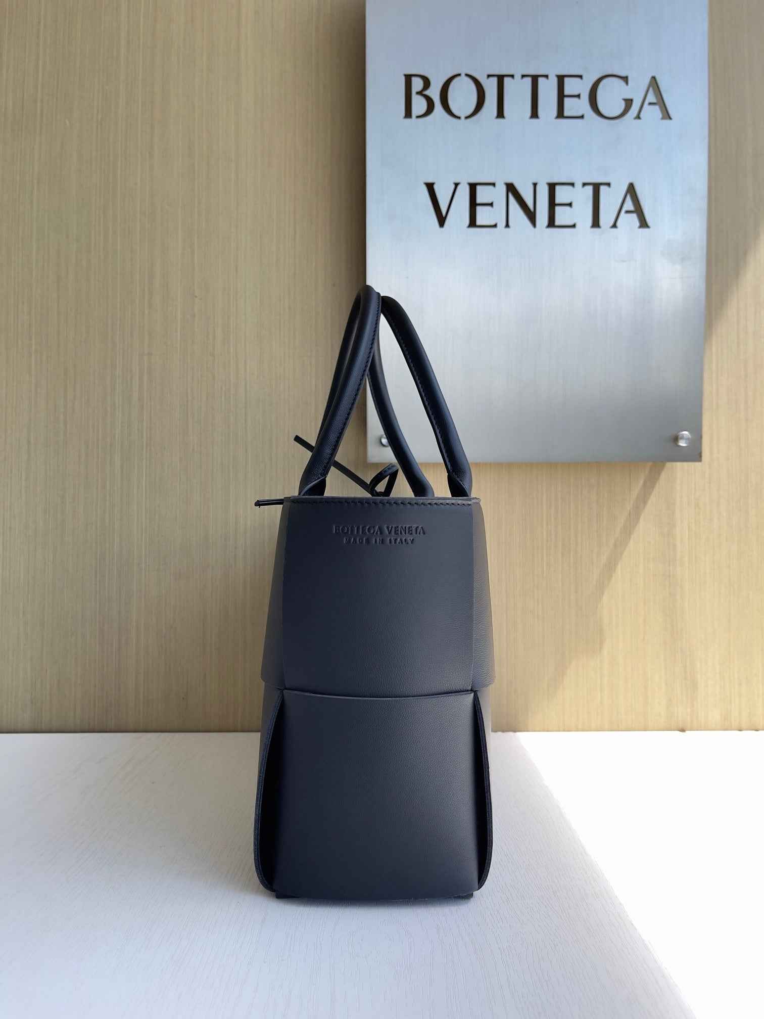 Bottega Veneta Small Arco Tote Bag 652867 Calfskin Black