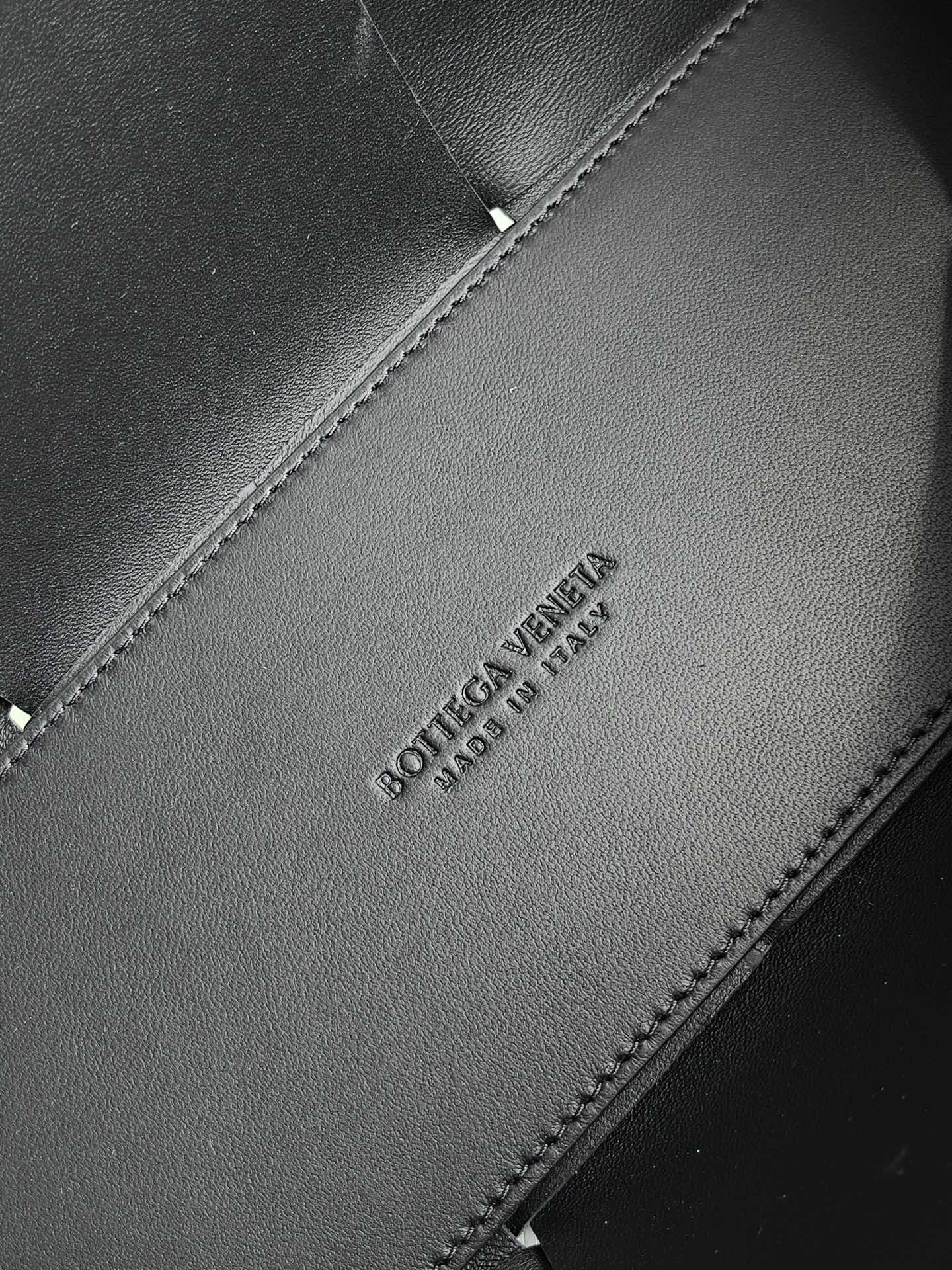 Bottega Veneta Small Arco Tote Bag 652867 Calfskin Black