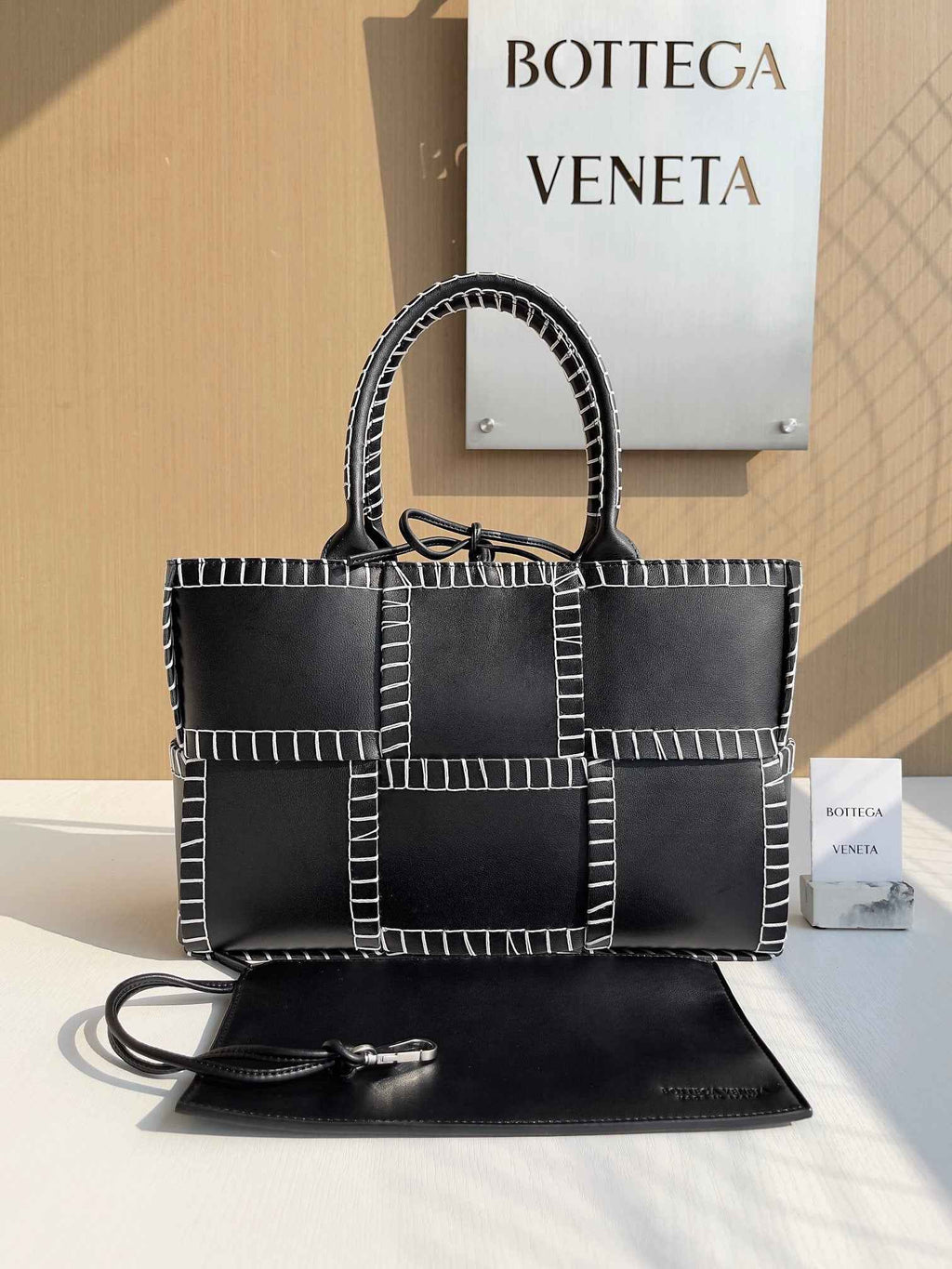 Bottega Veneta Small Arco Tote Bag Calfskin 652867 Black