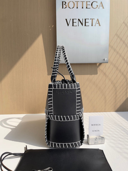 Bottega Veneta Small Arco Tote Bag Calfskin 652867 Black