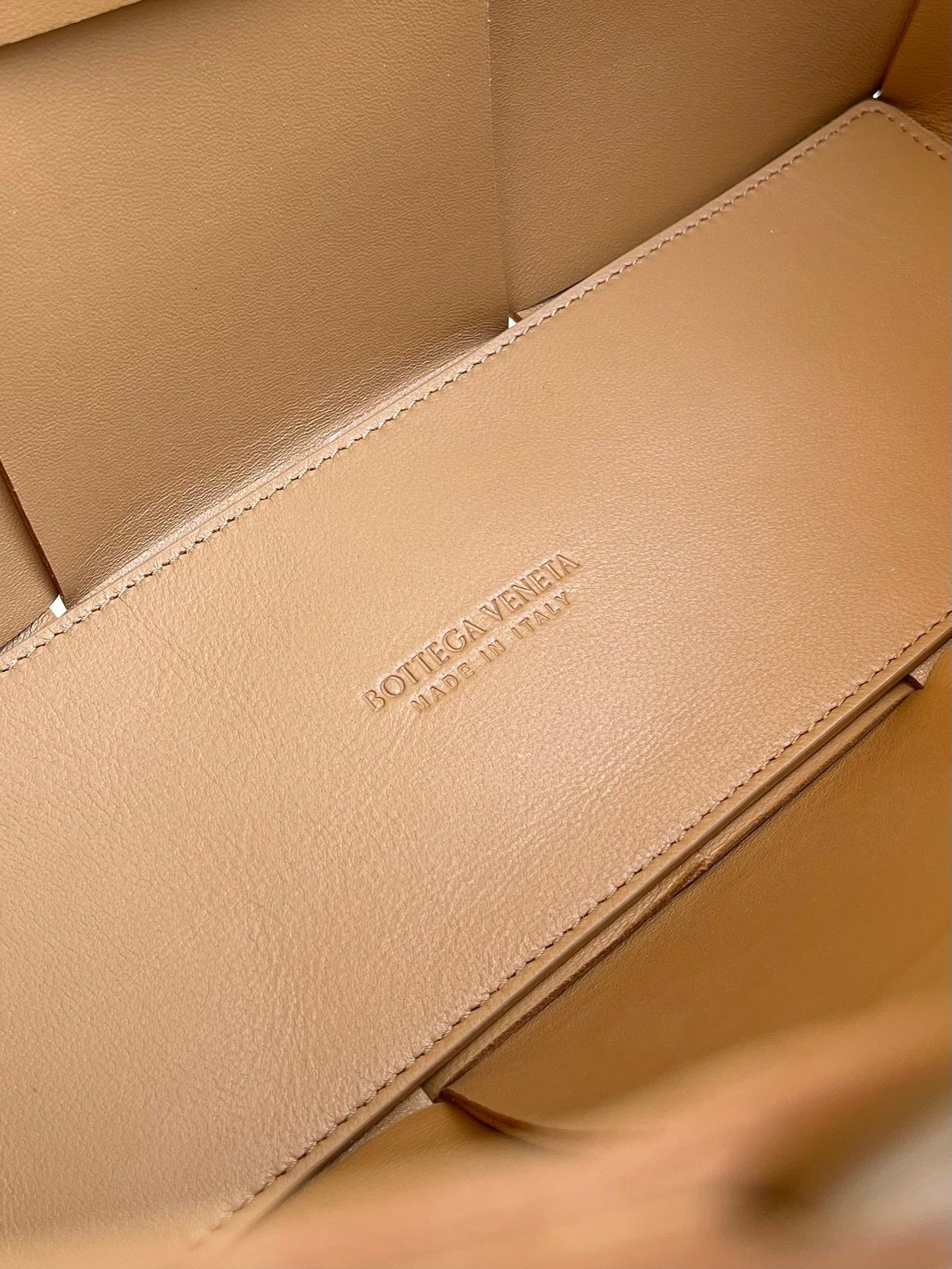 Bottega Veneta Small Arco Tote Bag 652867 Calfskin Tan