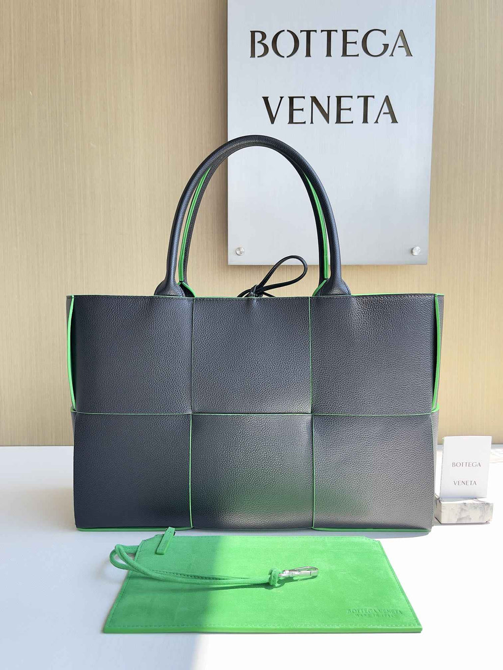 Bottega Veneta Small Arco Tote Bag 652867 Black Green Calfskin