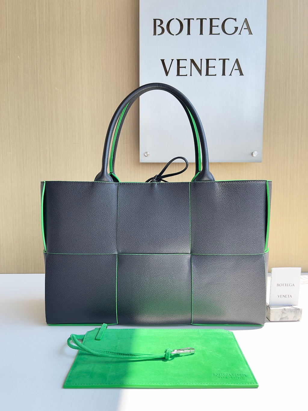 Bottega Veneta Small Arco Tote Bag 652867 Black Green Calfskin