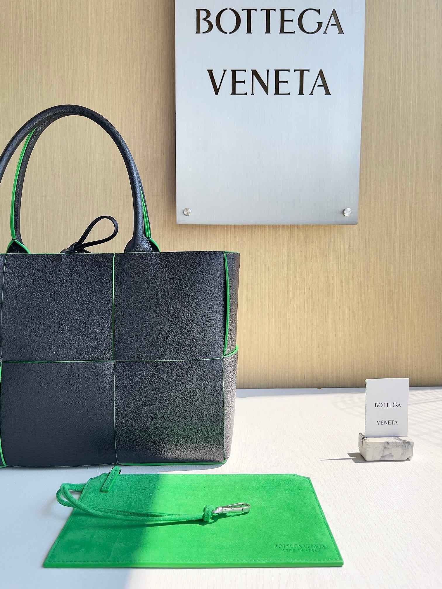 Bottega Veneta Small Arco Tote Bag 652867 Black Green Calfskin