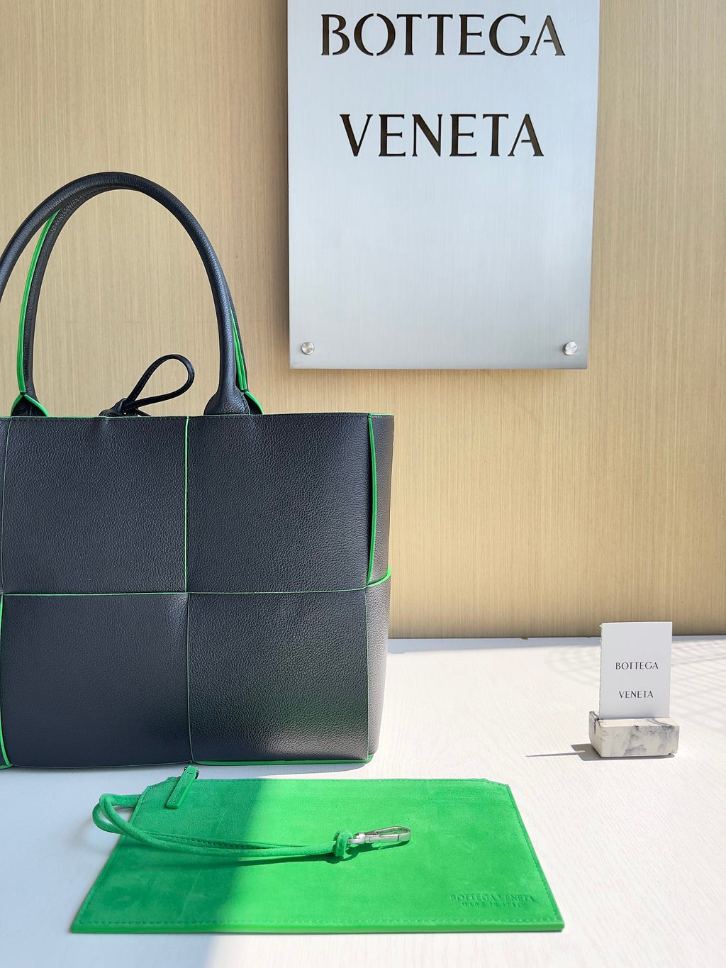 Bottega Veneta Small Arco Tote Bag 652867 Black Green Calfskin