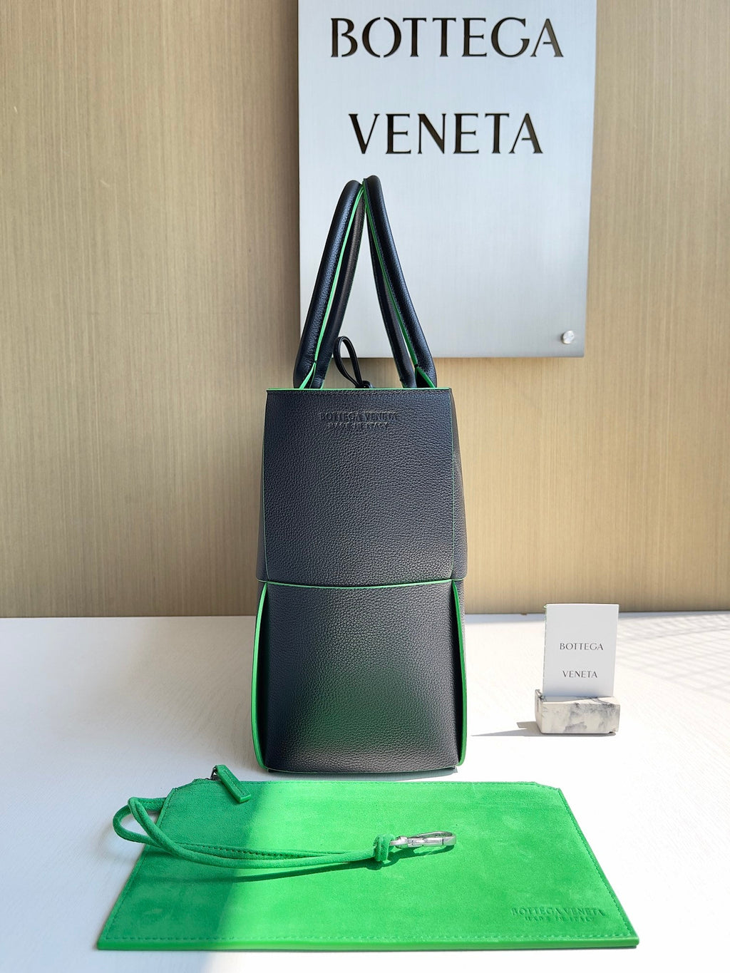 Bottega Veneta Small Arco Tote Bag 652867 Black Green Calfskin