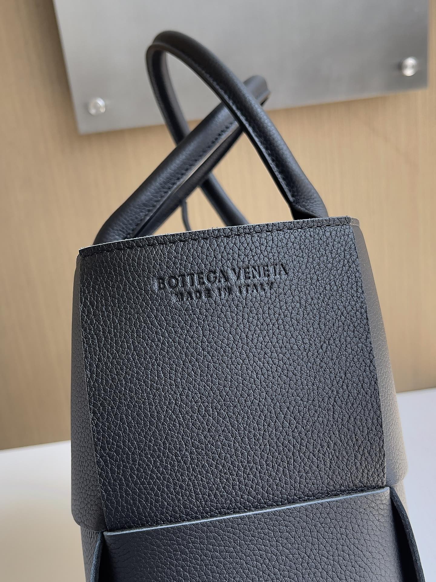 Bottega Veneta Small Arco Tote Bag 652867 Black Calfskin
