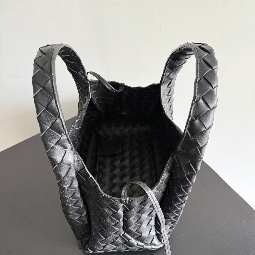 Bottega Veneta Small Campana Bag 854248 in Black