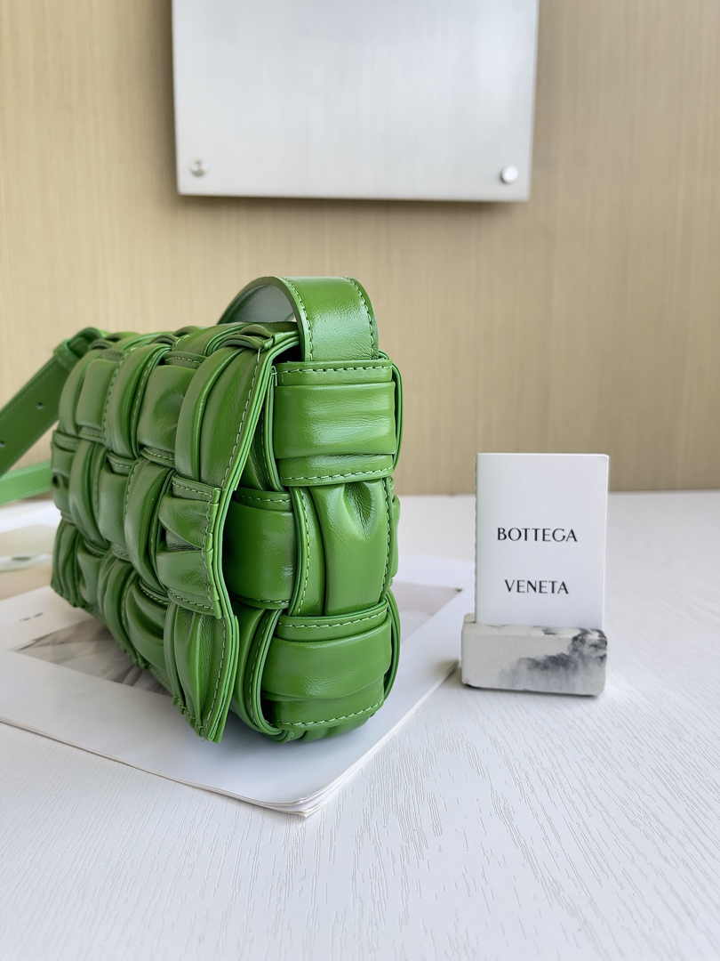 Bottega Veneta Small Cassette Bag 736253 Calfskin Green