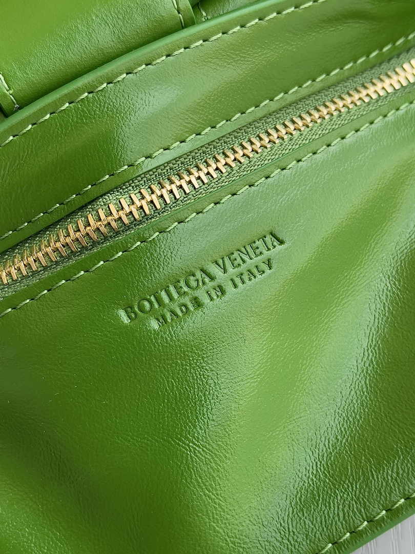 Bottega Veneta Small Cassette Bag 736253 Calfskin Green