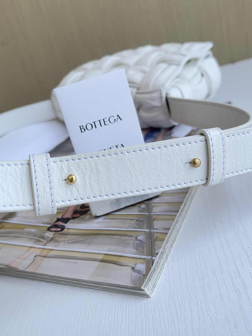 Bottega Veneta Small Cassette Bag 736253 Calfskin White