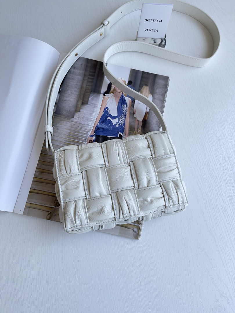 Bottega Veneta Small Cassette Bag 736253 Calfskin White