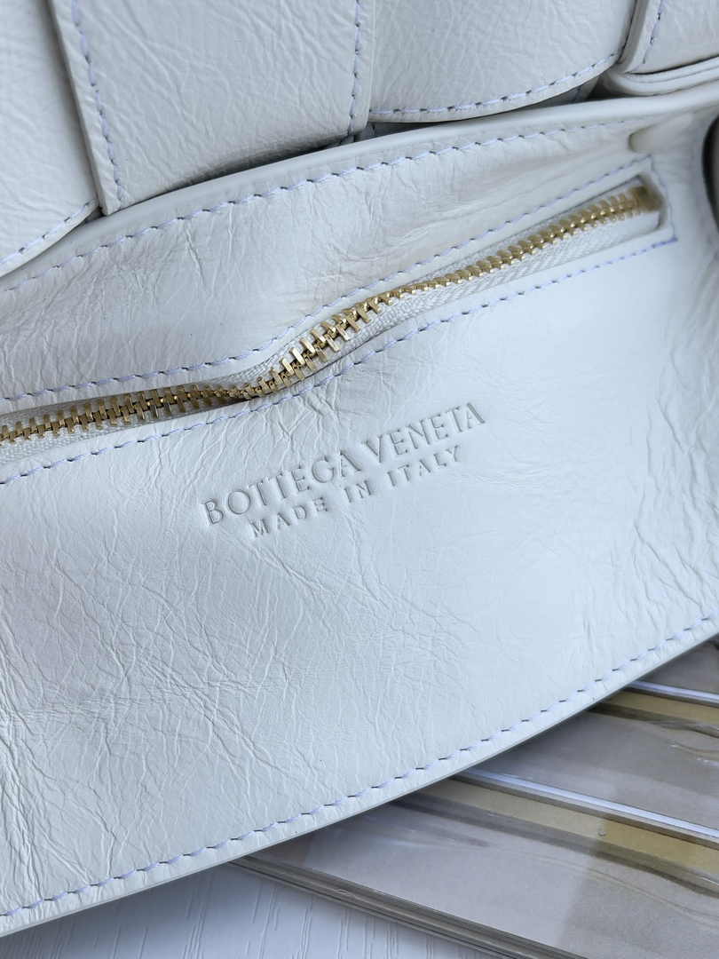 Bottega Veneta Small Cassette Bag 736253 Calfskin White