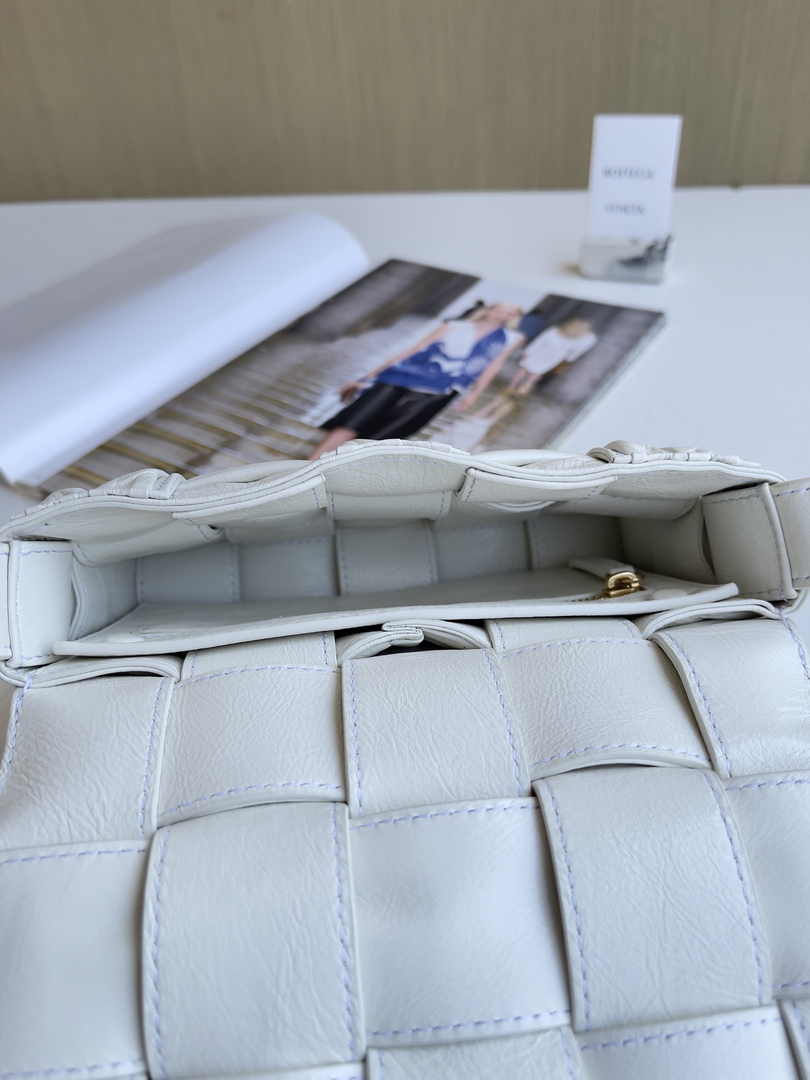Bottega Veneta Small Cassette Bag 736253 Calfskin White