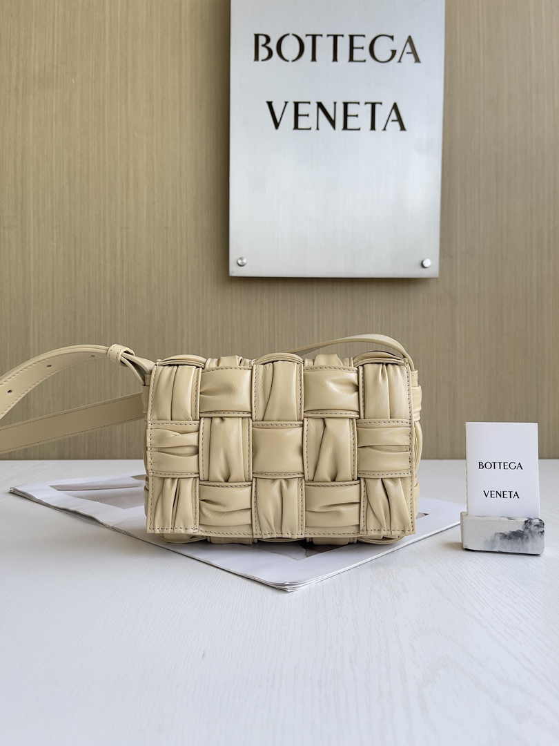 Bottega Veneta Small Cassette Bag 736253 Calfskin Apricot