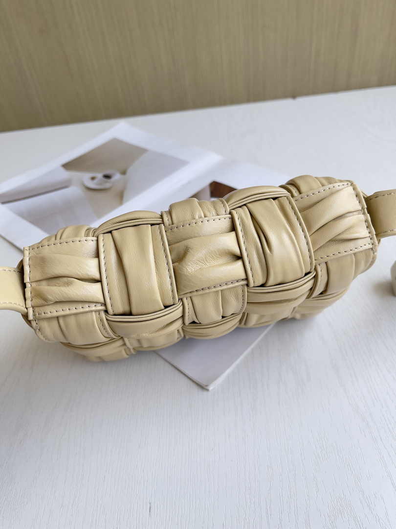 Bottega Veneta Small Cassette Bag 736253 Calfskin Apricot