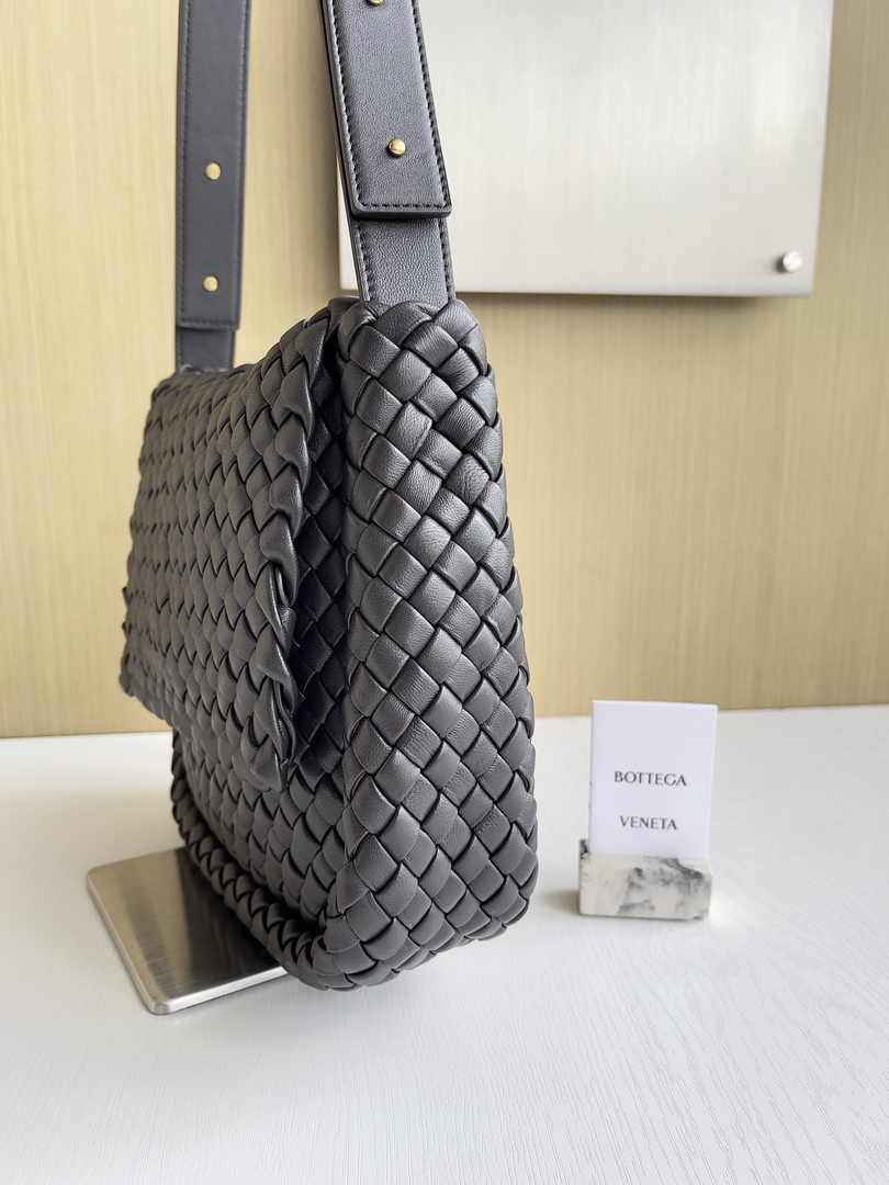 Bottega Veneta Small Cobble Shoulder Bag 709418 Lambskin Brown