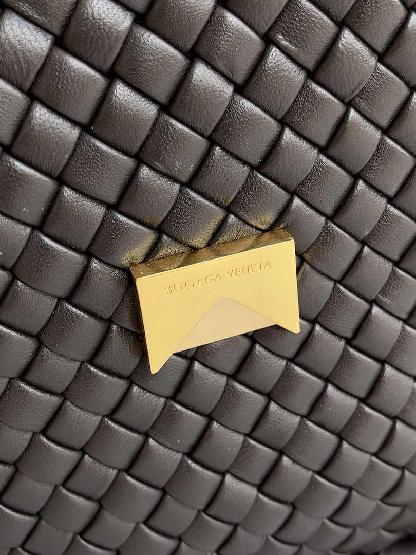 Bottega Veneta Small Cobble Shoulder Bag 709418 Lambskin Brown