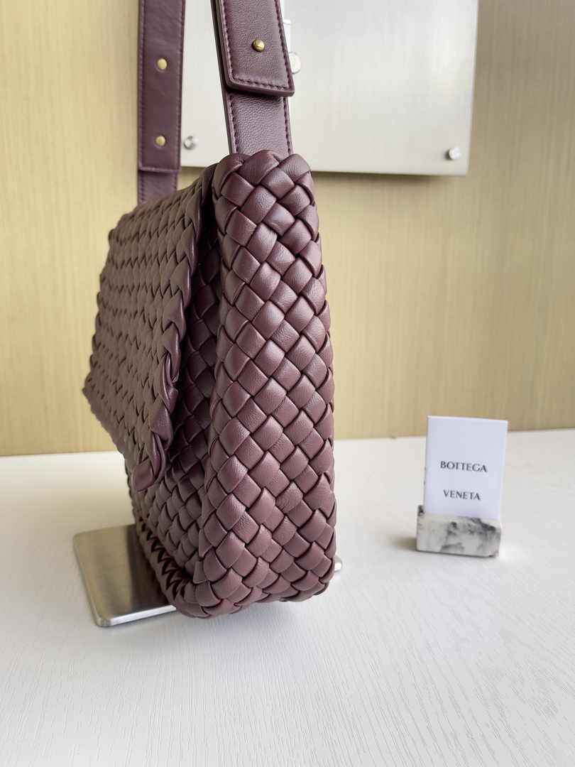 Bottega Veneta Small Cobble Shoulder Bag 709418 Lambskin Wine Red