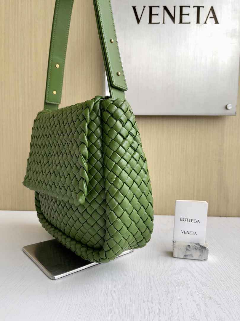 Bottega Veneta Small Cobble Shoulder Bag 709418 Lambskin Green