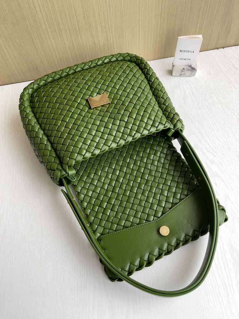 Bottega Veneta Small Cobble Shoulder Bag 709418 Lambskin Green