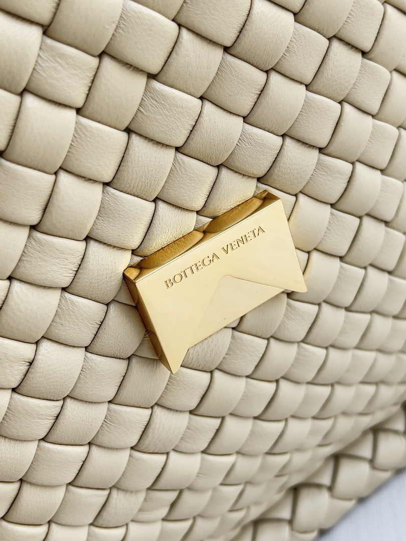Bottega Veneta Small Cobble Shoulder Bag 709418 Lambskin Apricot