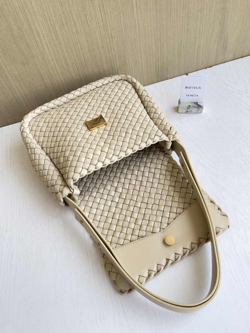 Bottega Veneta Small Cobble Shoulder Bag 709418 Lambskin Apricot