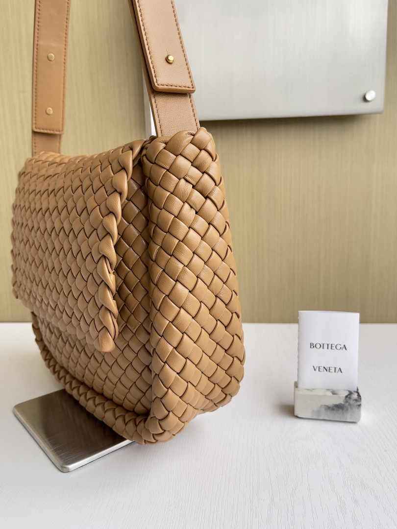 Bottega Veneta Small Cobble Shoulder Bag 709418 Lambskin Caramel